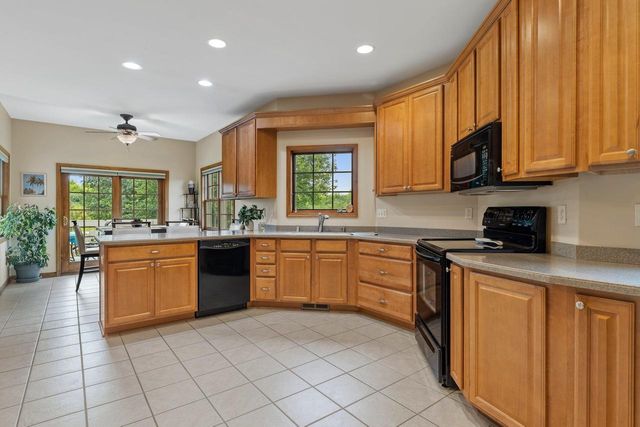 1289 Ridgeside ROAD, Oconomowoc, WI 53066