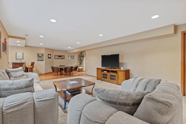 1289 Ridgeside ROAD, Oconomowoc, WI 53066