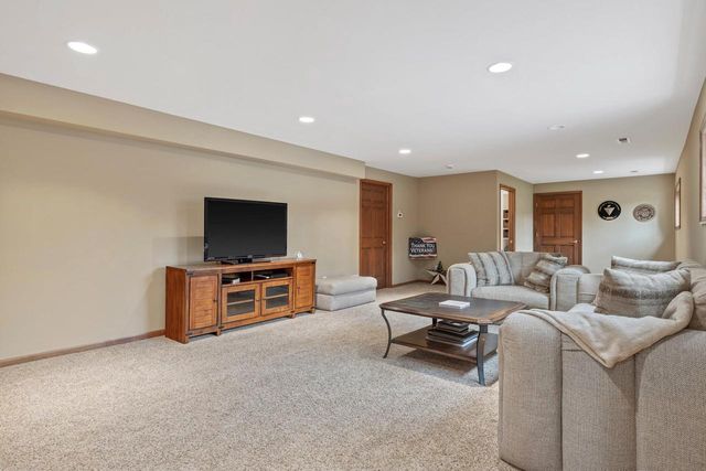 1289 Ridgeside ROAD, Oconomowoc, WI 53066