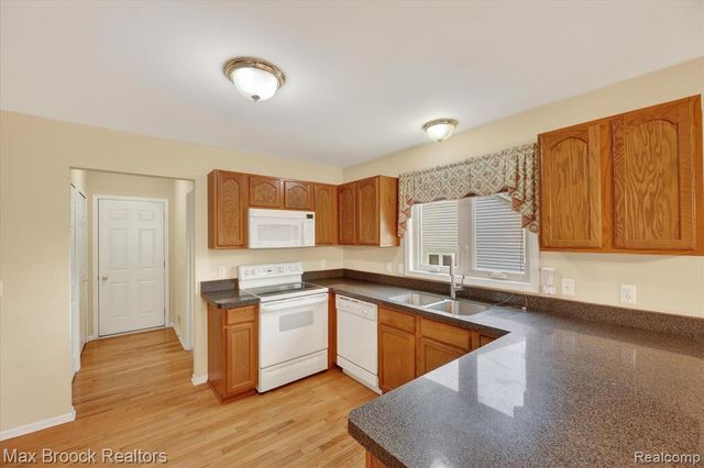 6166 Lochmore Drive, Commerce Twp, MI 48382