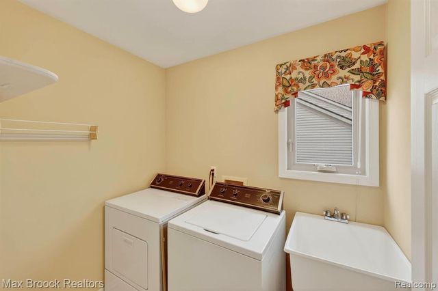 6166 Lochmore Drive, Commerce Twp, MI 48382