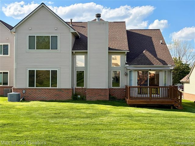 6166 Lochmore Drive, Commerce Twp, MI 48382