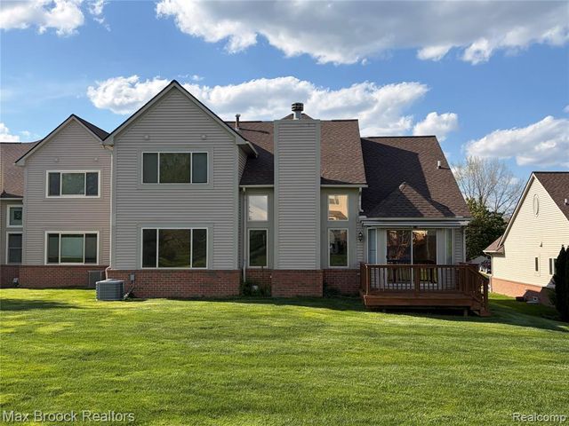 6166 Lochmore Drive, Commerce Twp, MI 48382