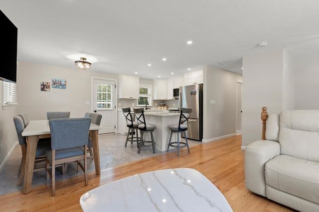 43 Newport Drive, Westford, MA 01886