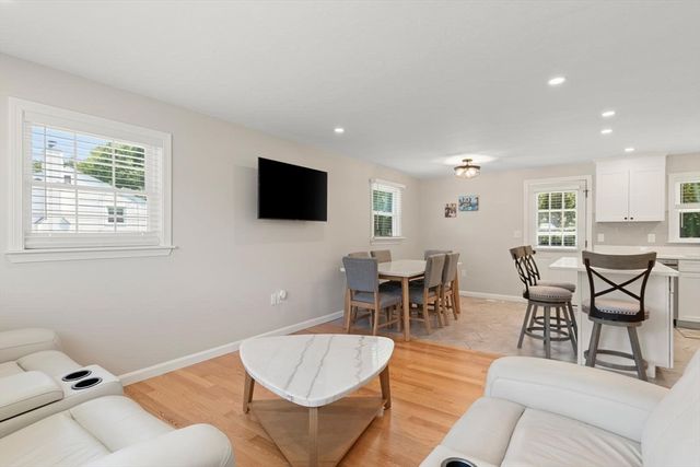 43 Newport Drive, Westford, MA 01886