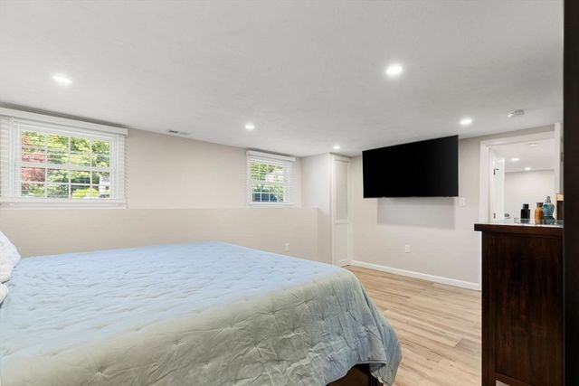 43 Newport Drive, Westford, MA 01886