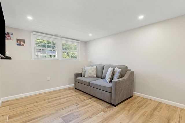 43 Newport Drive, Westford, MA 01886