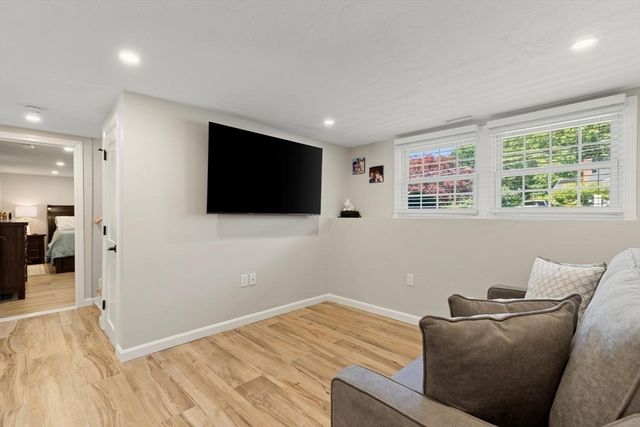 43 Newport Drive, Westford, MA 01886