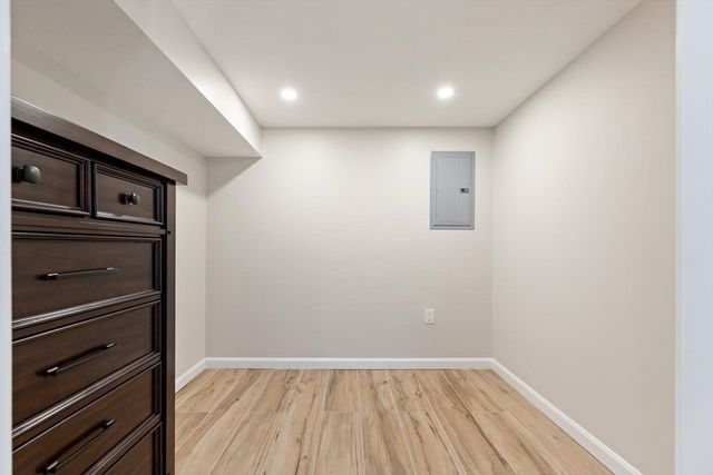 43 Newport Drive, Westford, MA 01886