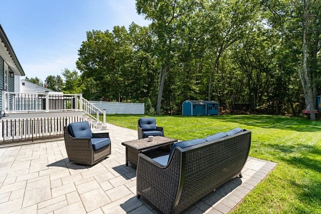 43 Newport Drive, Westford, MA 01886