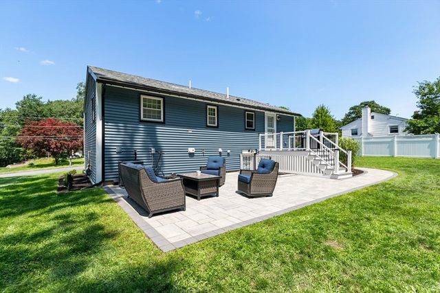 43 Newport Drive, Westford, MA 01886