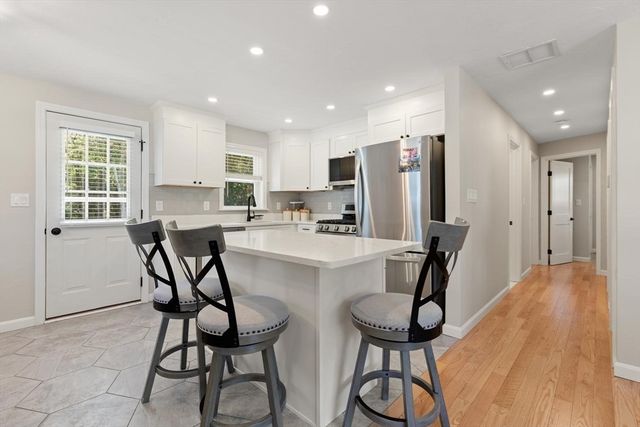 43 Newport Drive, Westford, MA 01886
