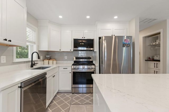 43 Newport Drive, Westford, MA 01886