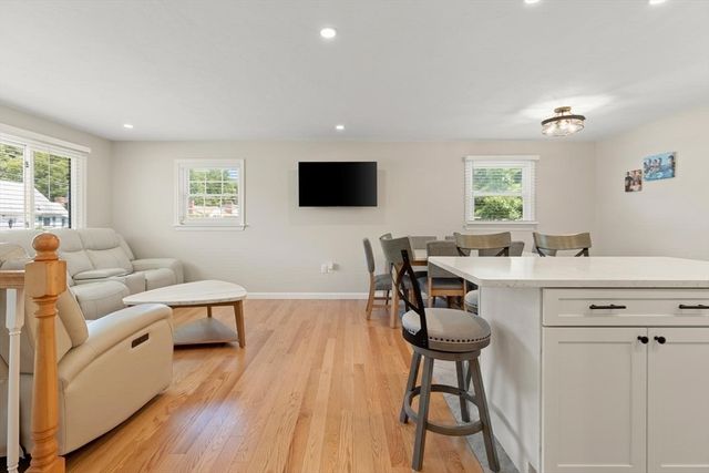 43 Newport Drive, Westford, MA 01886