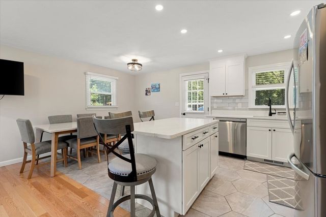 43 Newport Drive, Westford, MA 01886