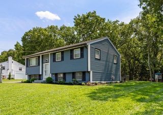 43 Newport Drive, Westford, MA 01886