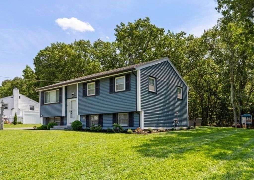 43 Newport Drive, Westford, MA 01886