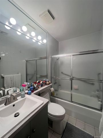 81 Pacific Boulevard 3, Long Beach, NY 11561