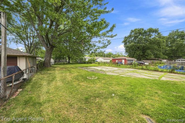 21715 Dexter Court, Warren, MI 48089
