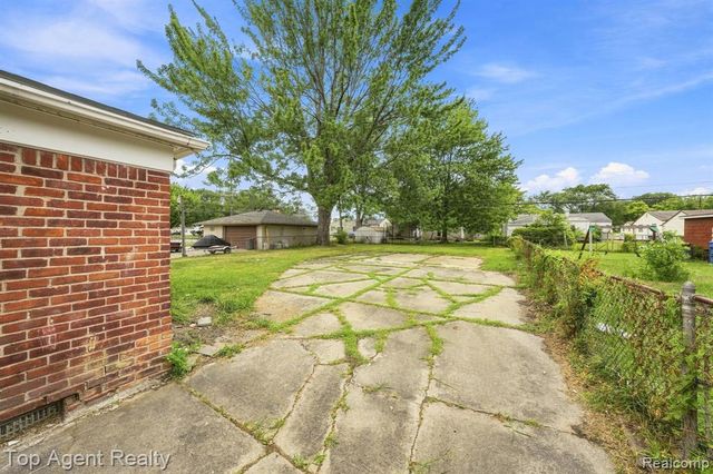 21715 Dexter Court, Warren, MI 48089