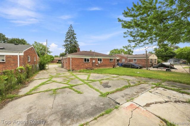 21715 Dexter Court, Warren, MI 48089
