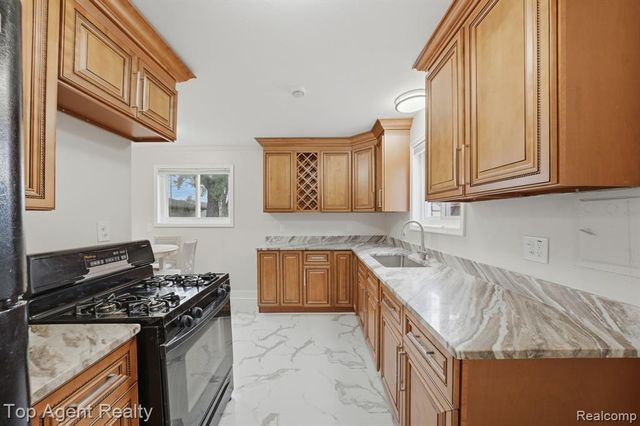 21715 Dexter Court, Warren, MI 48089