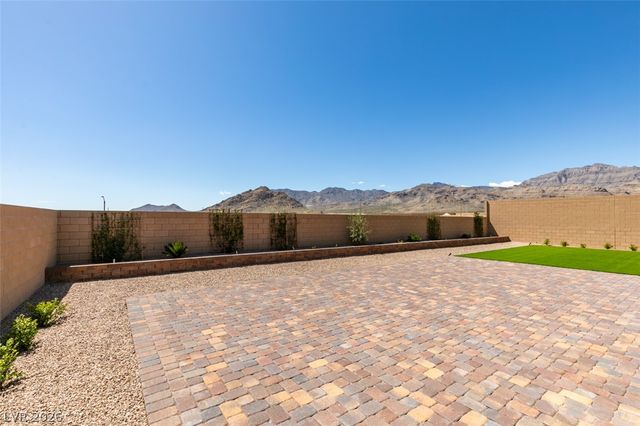 10869 Grace Landing Avenue, Las Vegas, NV 89166