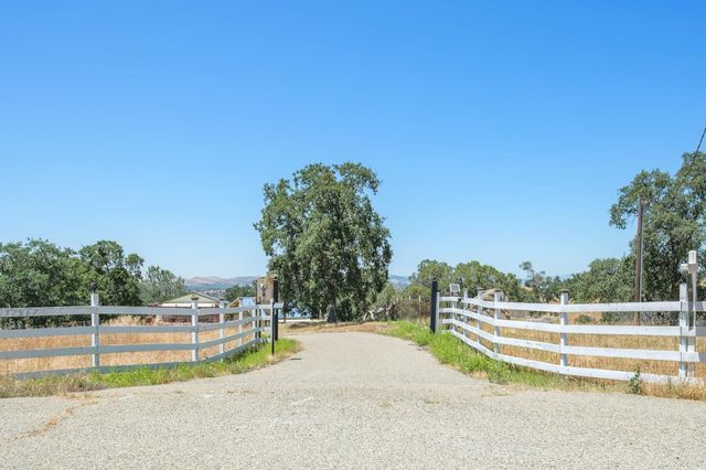 37667 Eagle Drive, Raymond, CA 93653