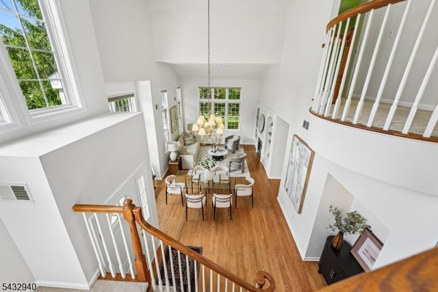 32 Kent Dr, Roseland Boro, NJ 07068