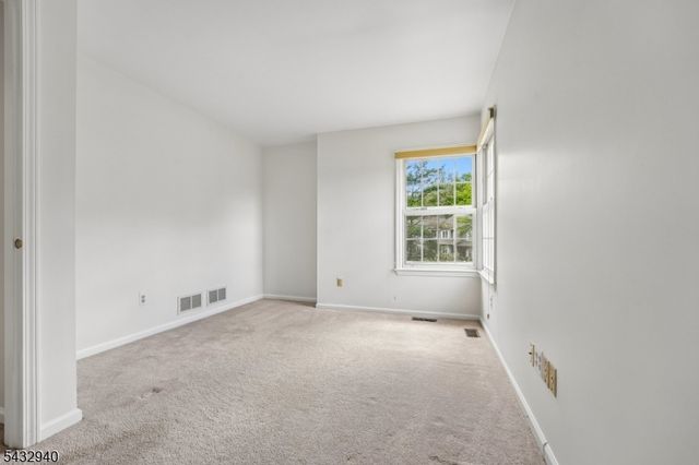 32 Kent Dr, Roseland Boro, NJ 07068