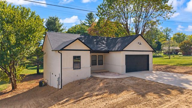 332 Country Hill Drive, Somerset, KY 42503