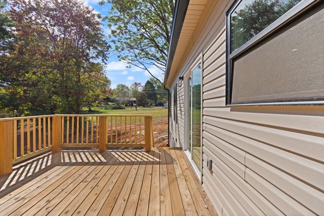 332 Country Hill Drive, Somerset, KY 42503