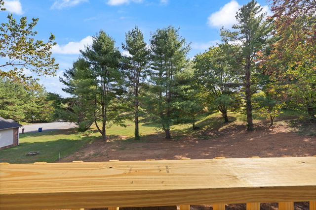 332 Country Hill Drive, Somerset, KY 42503