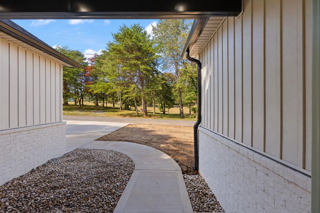 332 Country Hill Drive, Somerset, KY 42503