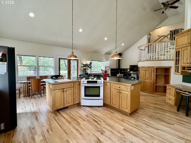 28544 CROW Rd, Eugene, OR 97402