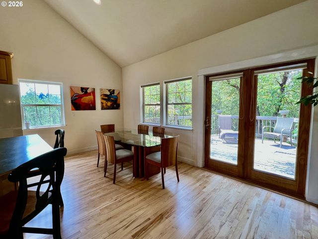 28544 CROW Rd, Eugene, OR 97402