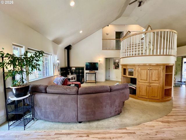 28544 CROW Rd, Eugene, OR 97402