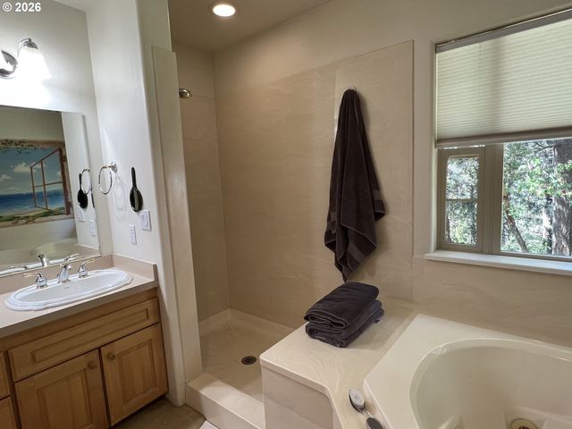 28544 CROW Rd, Eugene, OR 97402