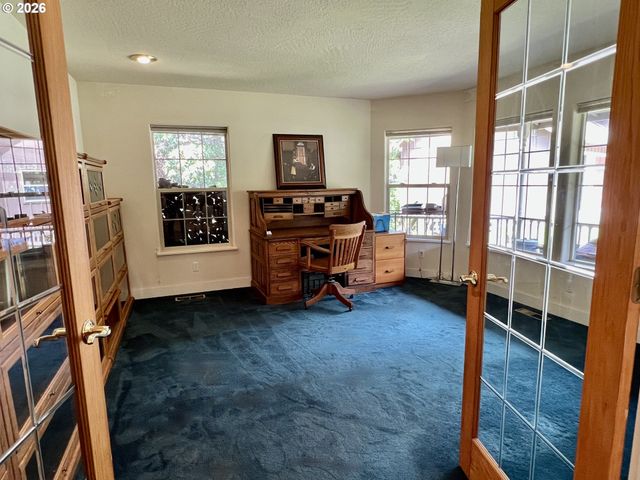 28544 CROW Rd, Eugene, OR 97402