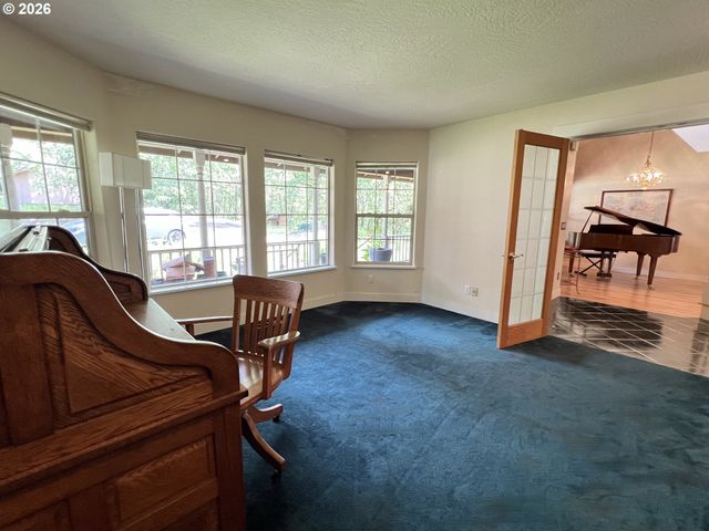 28544 CROW Rd, Eugene, OR 97402