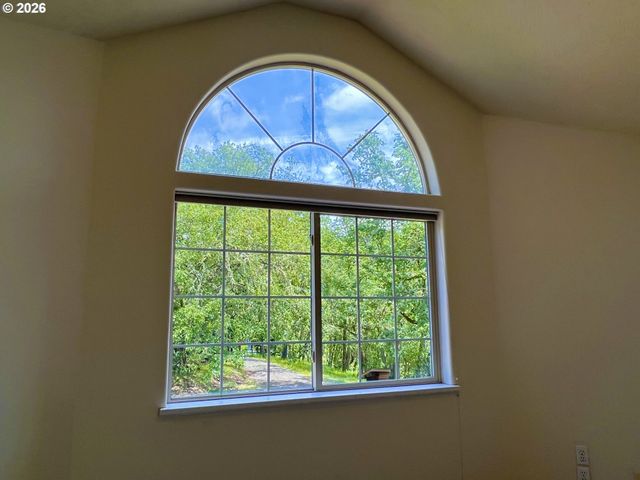 28544 CROW Rd, Eugene, OR 97402
