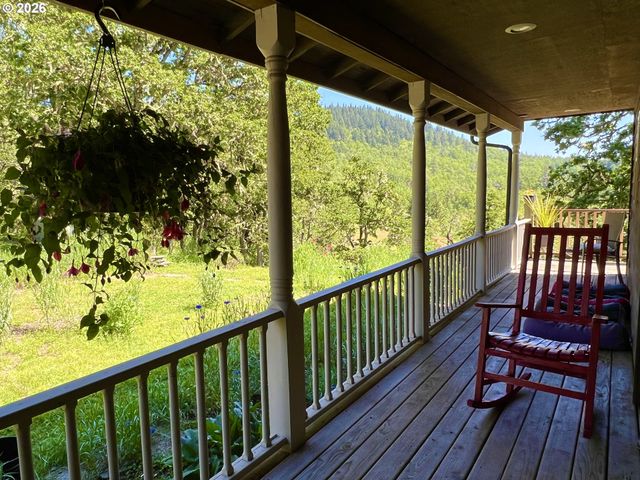 28544 CROW Rd, Eugene, OR 97402