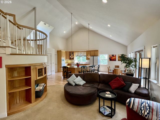 28544 CROW Rd, Eugene, OR 97402