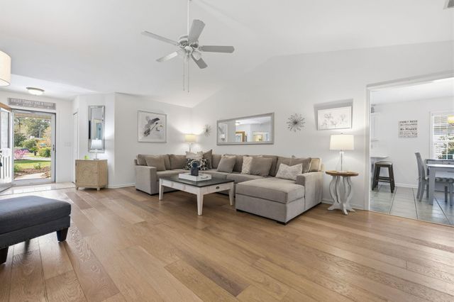 118 Wildflower Trail, Pawleys Island, SC 29585