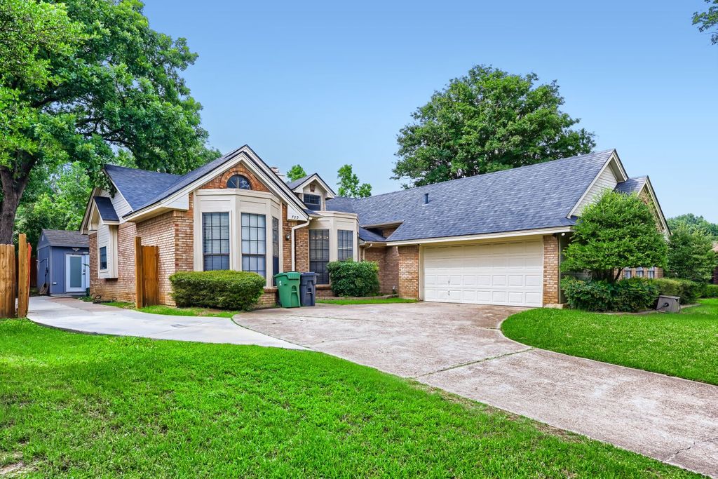 709 Whistler Drive, Arlington, TX 76006