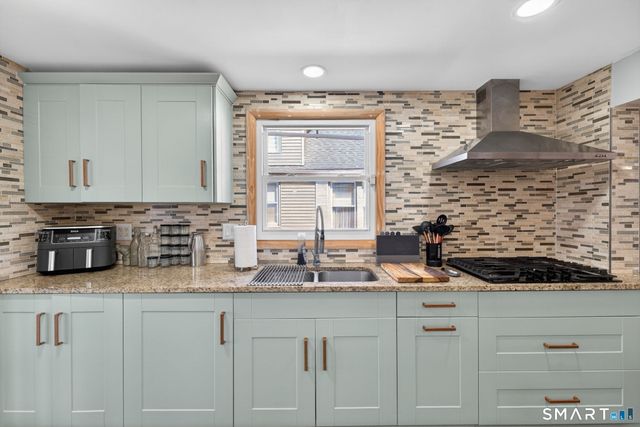 64 Cromwell Street, Hartford, CT 06114