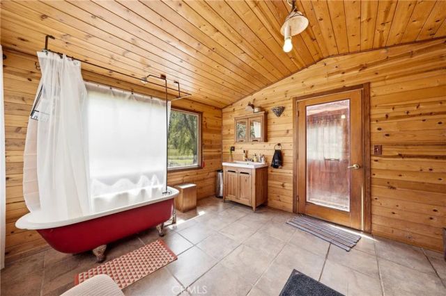 6400 Scotts Valley, Lakeport, CA 95453