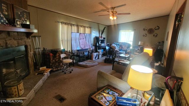 1794 Holloway Ridge Rd, Spring City, TN 37381