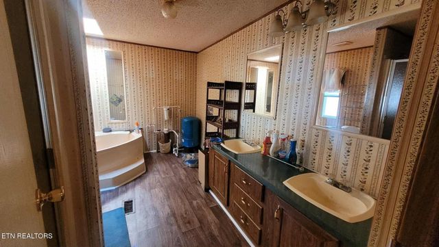 1794 Holloway Ridge Rd, Spring City, TN 37381