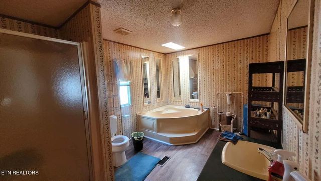 1794 Holloway Ridge Rd, Spring City, TN 37381